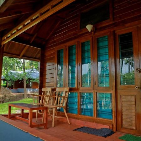 Royal Wooden Villa Манантавади Екстериор снимка