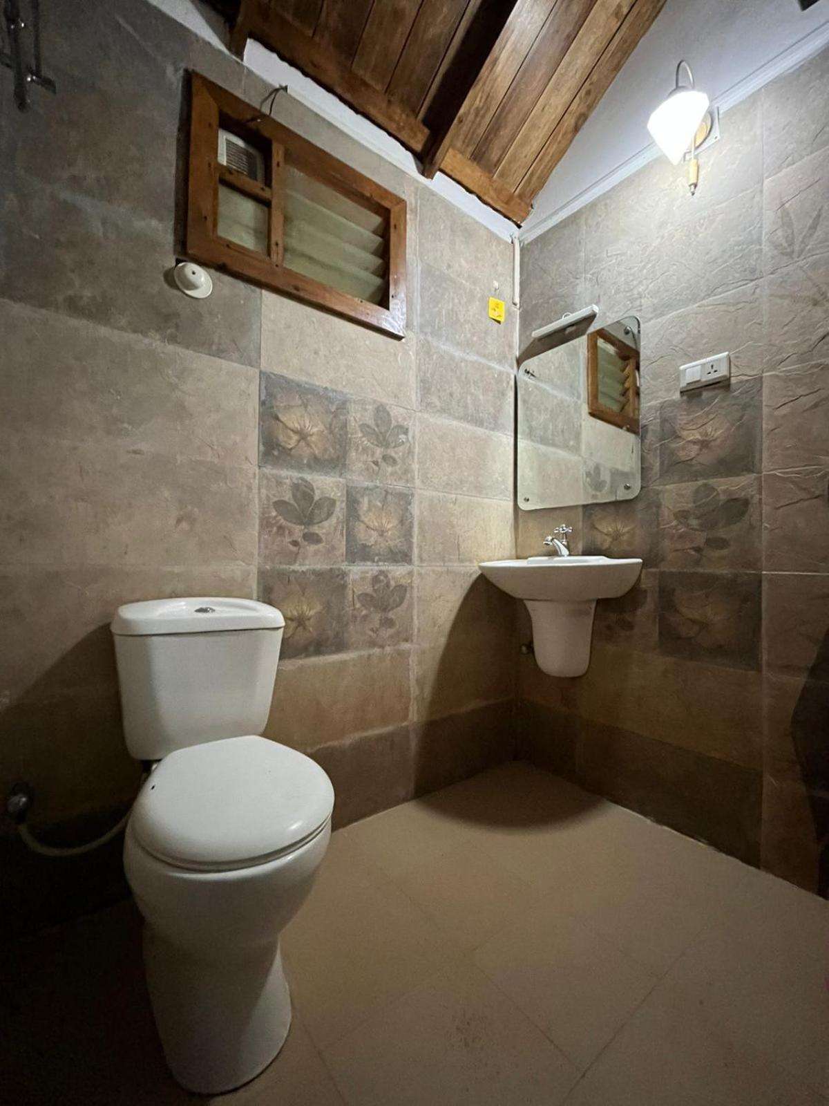 Royal Wooden Villa Манантавади Екстериор снимка