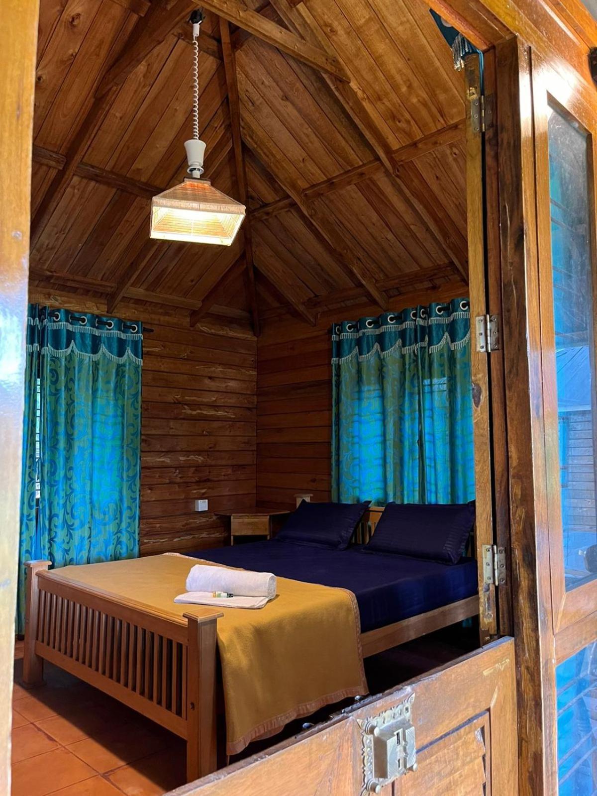 Royal Wooden Villa Манантавади Екстериор снимка