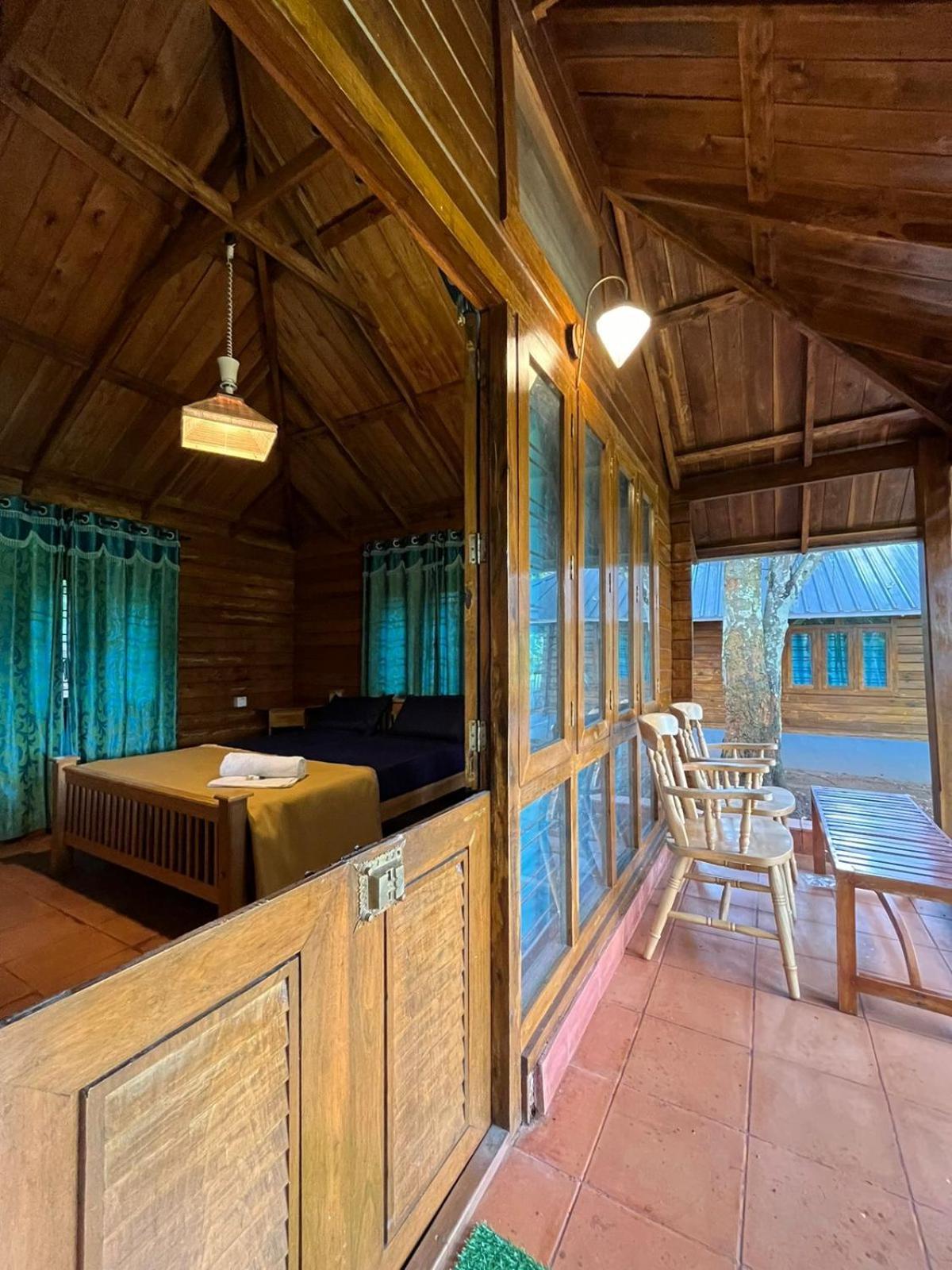 Royal Wooden Villa Манантавади Екстериор снимка